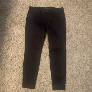 Mid Rise Black Ankle Legging